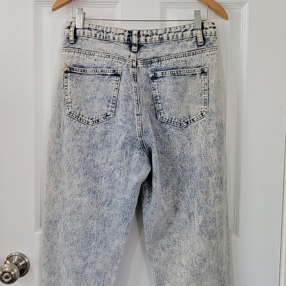 Misguided High Rise Mom Jeans - Acid Wash - Picture 6 of 7